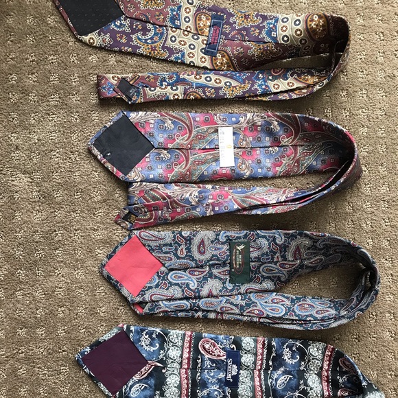 Bundle of 4 unique tie designs, great condition - Picture 3 of 7